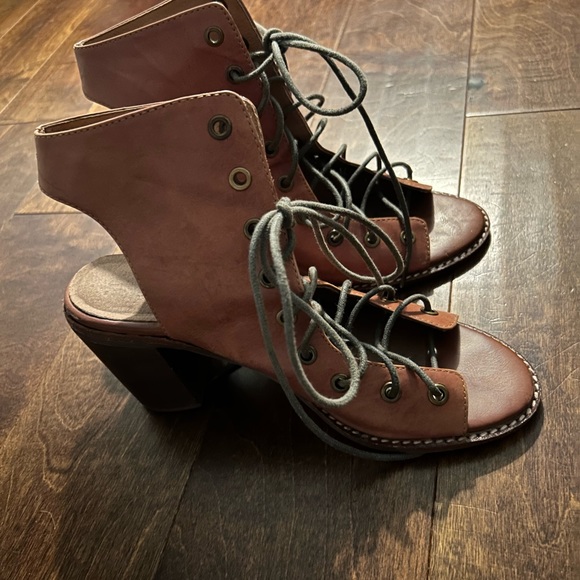 Free People x Jeffrey Campbell lace up booties - Picture 3 of 5